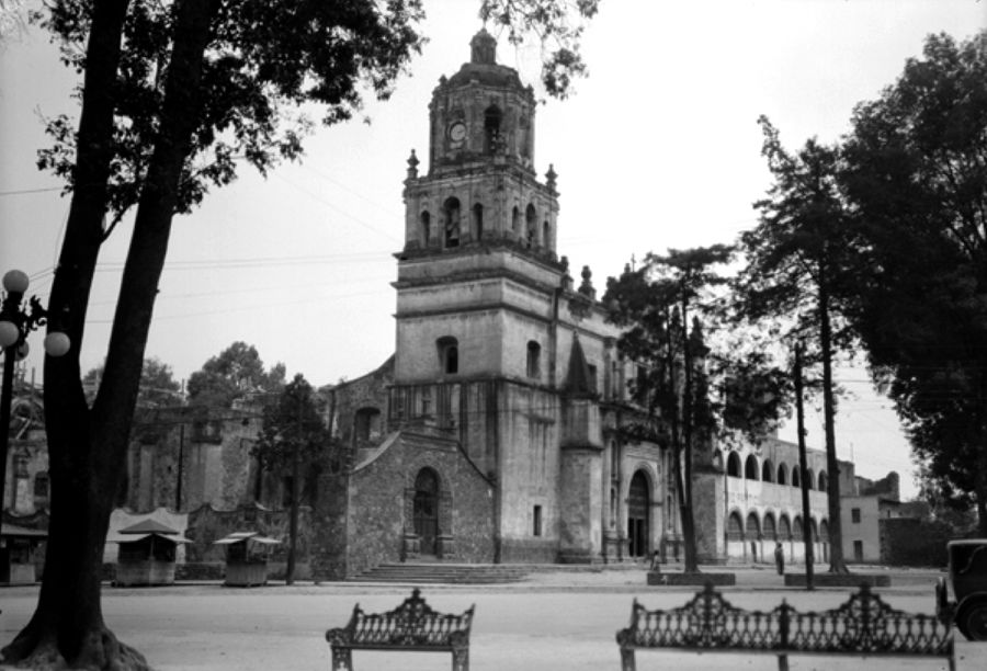 Iglesia de San Juan Bautista, Coyoacán, Ciudad de México, ca. 1920.