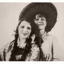 Gloria y Nellie Campobello, en una puesta en escena en los años treinta.
